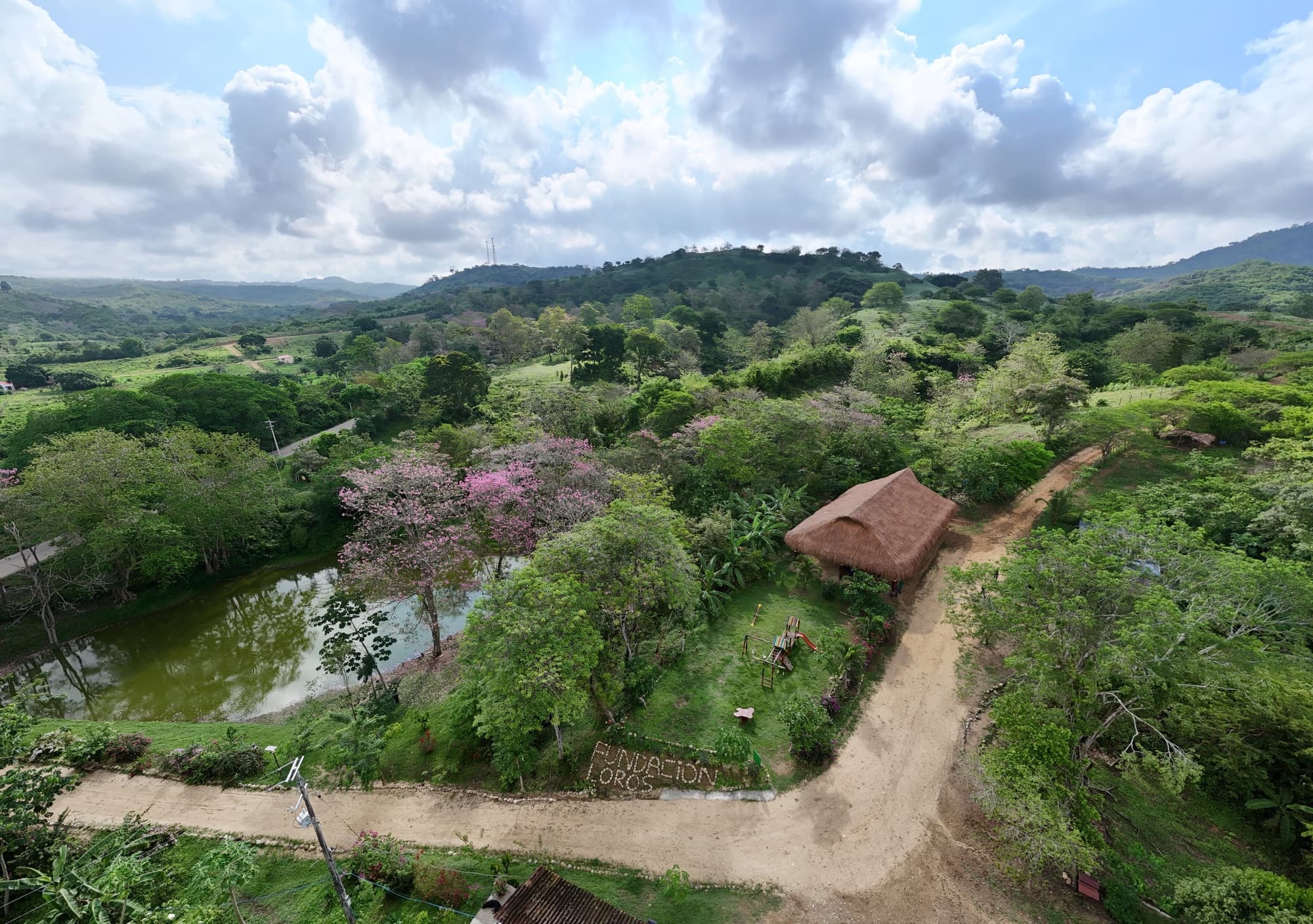 Vista panorámica de la reserva de Fundación Loros en Villanueva, Bolívar